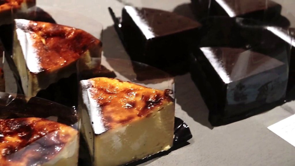 Basque cheesecake and chocolate slices