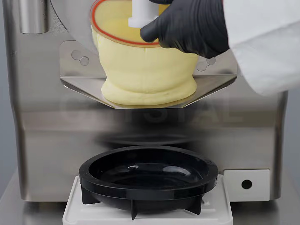 Crystal gelato leaving the ReadyChef in one thick ribbon.