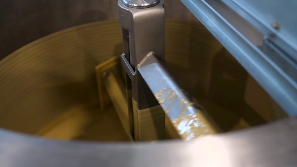 Caramel turning in a cooking kettle