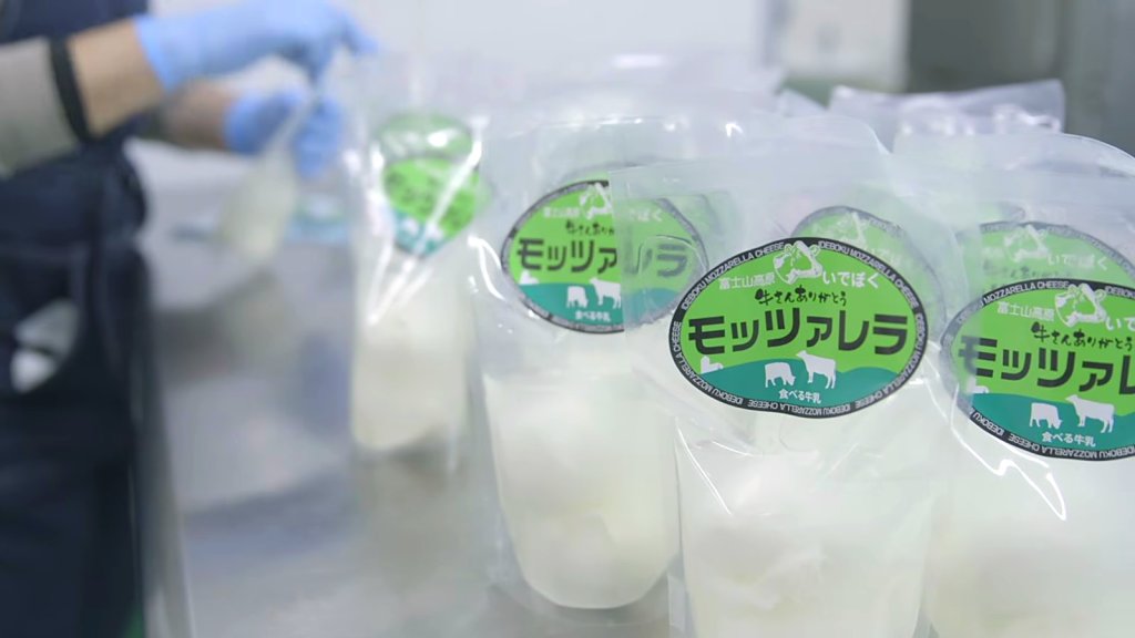 Bags of IDEBOK mozzarella