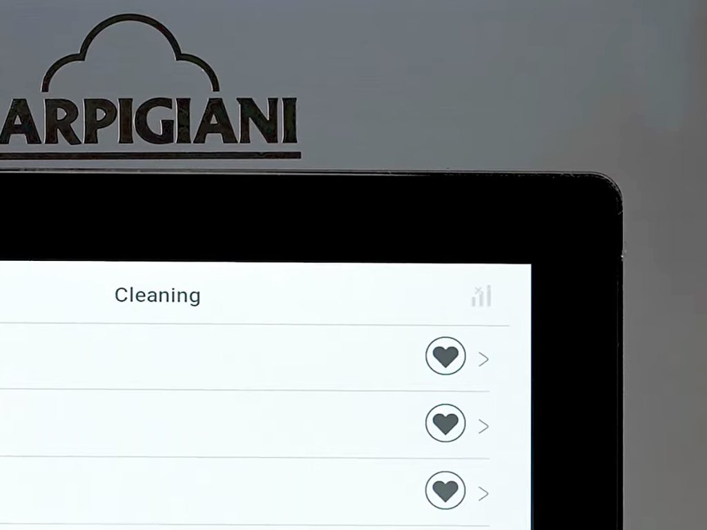 Cleaning menu on the Lab-O-Chef 5 touch screen