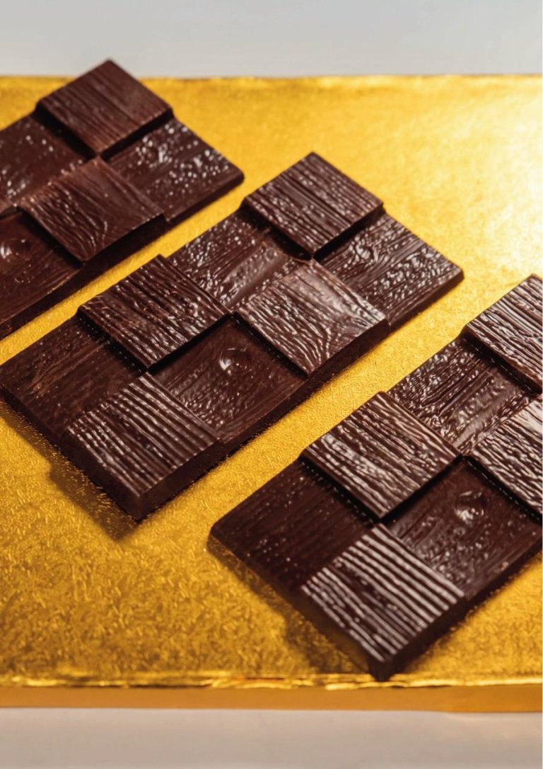 Tempering Dark Chocolate made with the Carpigiani Maestro HE