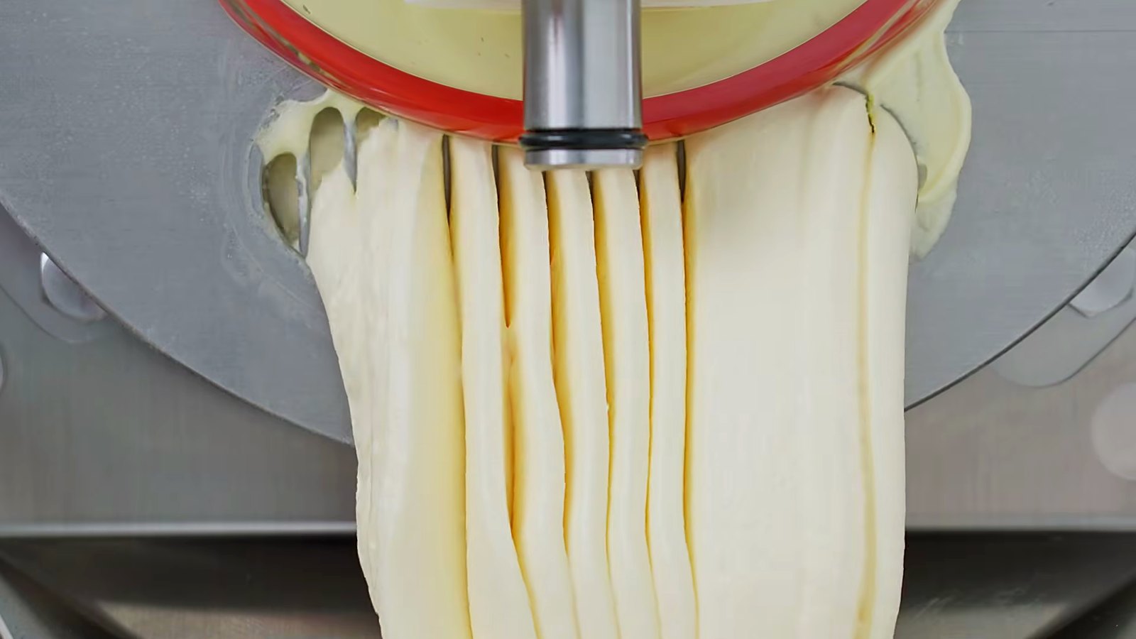 Thick, creamy ribbons on extraction.