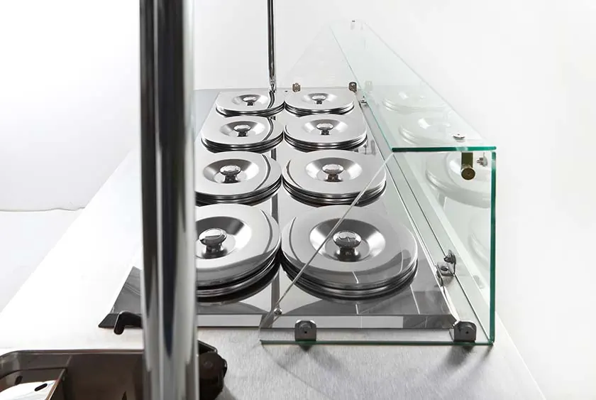 ISA Il Carrettino: Round carapine tubs in a cart
