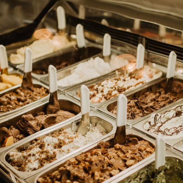 Nut crumble gelato made with Rubicone ingredients