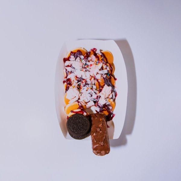 Sundae with topping sauce made with Rubicone ingredients